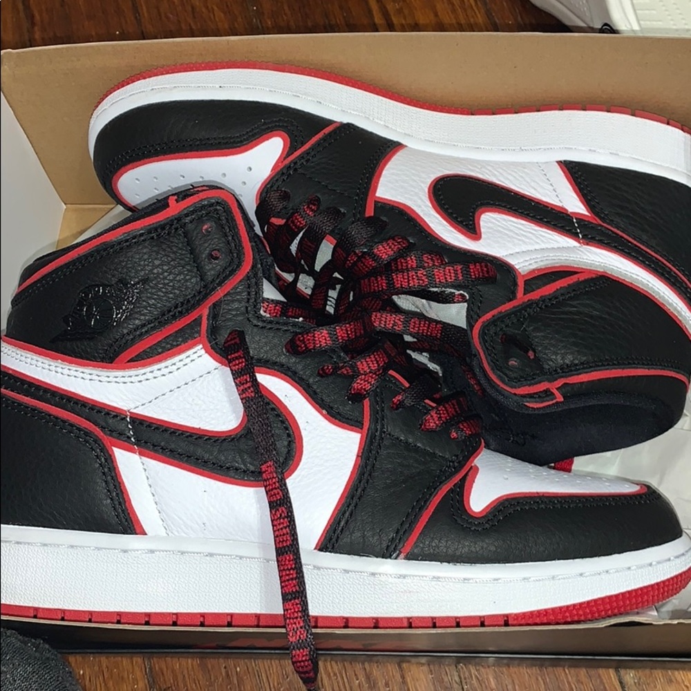 Air Jordan 1 Bloodlines